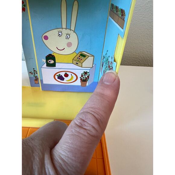 Peppa Pig Little Farmer's Market Playset w Figure and Accessories - Picture 7 of 7